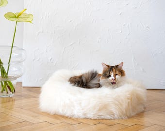 Sheepskin Pet Bed, Round Plush Cat or Dog Bed, Ivory