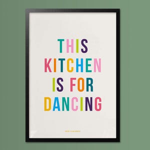 Esta cocina es para bailar, arte de pared para la cocina, impresión artística, impresión de póster, impresión tipográfica divertida, arte colorido, decoración del hogar, A5, A4, A3, A2, A1