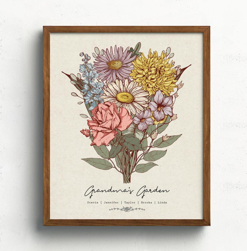 Puede incluir: Impresi&oacute;n enmarcada de un ramo floral colorido con flores rosas, amarillas, moradas y azules. El texto "Grandma's Garden" est&aacute; debajo, con nombres. El marco es marr&oacute;n.