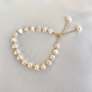 Adjustable Pearl Bracelet Gold