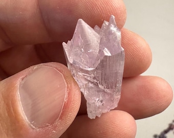 Natuurlijk, onbewerkt kunzietkristal