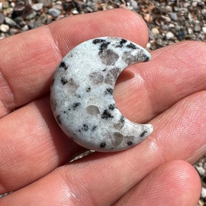 Kiwi Jasper Moon Carving