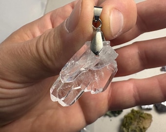 Faden Quartz Pendant