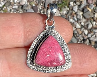 Pendente in argento sterling 925 con tulite rosa, unico nel suo genere