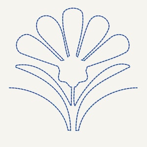 Peut inclure: Un motif floral stylisé bleu marine, créé avec un effet de ligne en pointillés, sur un fond crème. La fleur présente de multiples pétales et des feuilles incurvées, offrant une esthétique minimaliste.