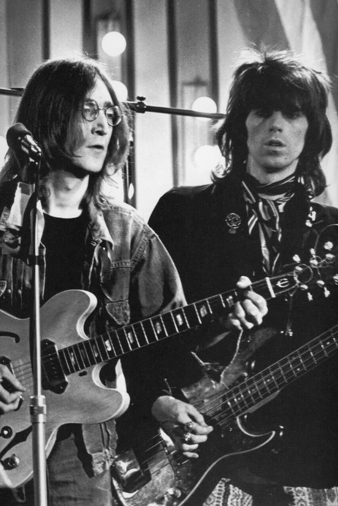 ローリング・ストーンズ：ジョン・レノンとキース・リチャーズの24 x