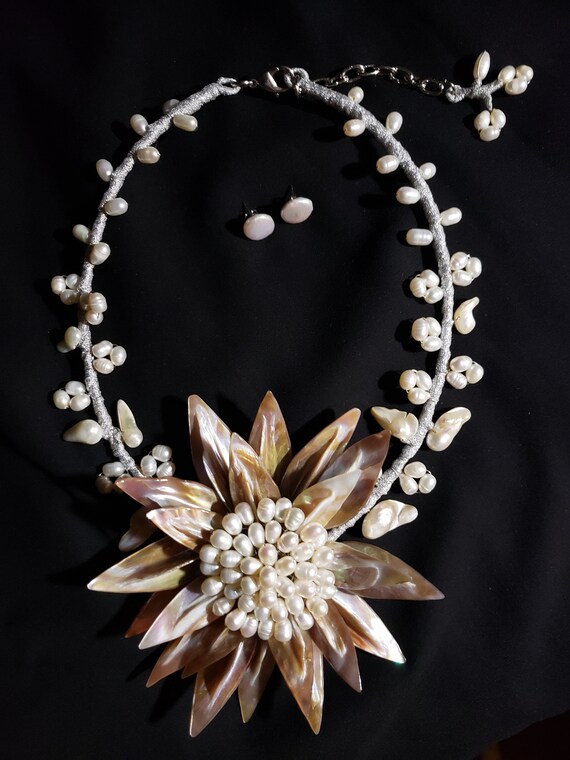 Audaciously large Statement Sunburst Necklace & 1… - image 2
