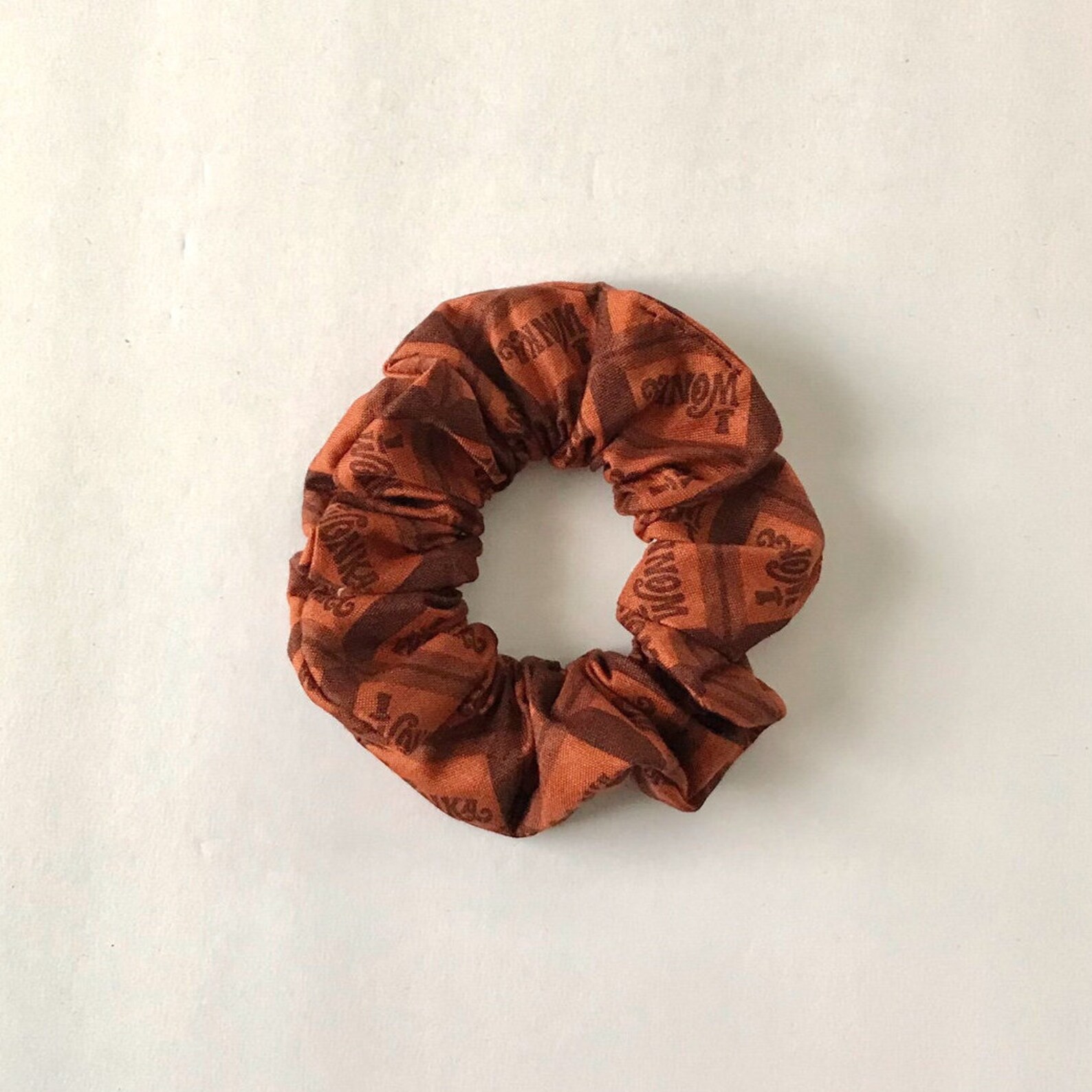 Ou Acheter Du Chocolat Wonka En France Wonka Bar Scrunchie Willie Wonka Scrunchie Barre de chocolat | Etsy
