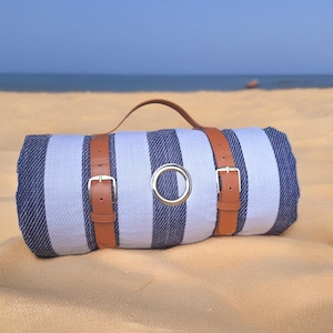 Parasol Hole Picnic Blanket | Seabreeze Blanket – Extra Large Waterproof Picnic Blanket | Ideal for Beach Days & Garden Gatherings