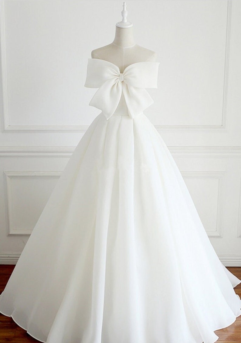 50s Wedding Dress, 1950s Style Wedding Dresses, Rockabilly Weddings     Off-Shoulder Organza Wedding dress Floor-Length Bridal Dress with Bow  AT vintagedancer.com