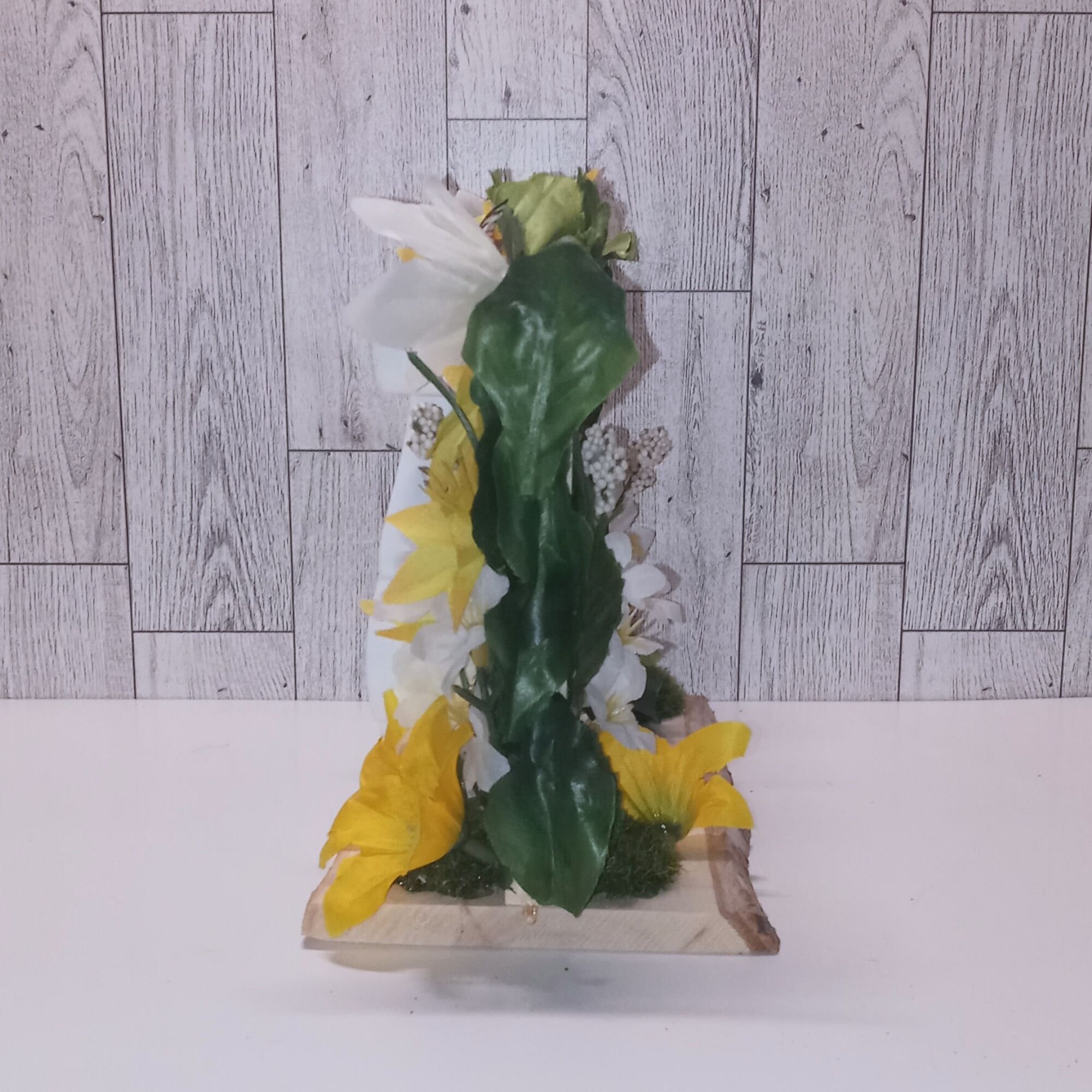 Bee Gnome Diorama | Gnome Bee Centerpiece - Etsy