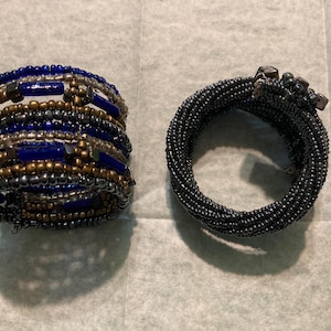 Lot Of 2 Dark Beaded Bracelets Vintage 2.5 In Hinge Clasp Preowned Costume Jewelry