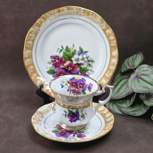 Vintage 3-piece collector's set DW Chodziez | Porcelain Made in Poland | 1960s | Cup with saucer & plate | Floral motif violets