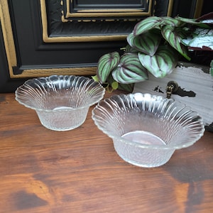 2 small dessert bowls - glass bowls - 1980s