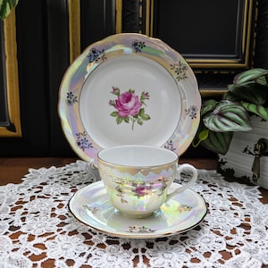 Vintage collector&#39;s table setting by Kahla – rose decor, gold rim & mother of pearl – 1950s/60s, GDR