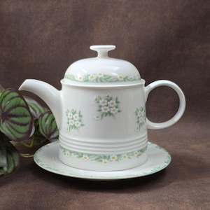 Melitta Friesland coffee pot with floral decoration and matching plate, porcelain, Germany, 1970s