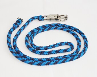 200 cm long guide knit for horses made of paracord with panic hook in blue and dark blue
