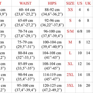 Może przedstawiać: Tabela rozmiar&oacute;w odzieży, pokazująca wymiary biustu, talii i bioder w centymetrach i calach. Rozmiary od XS do 3XL, z odpowiadającymi rozmiarami US, UK, EU i włoskimi. Tabela pomaga znaleźć odpowiedni rozmiar.