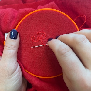 Bordado hecho a mano"Inicial",Artículos personalizados personalizados, bordados opcionales, bordado de letras en ropa, bufandas, pijamas, idea de regalo