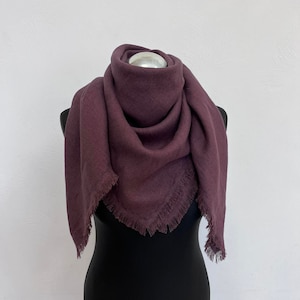 DARK PLUM レディース スカーフ/ショール、ユニセックス ラップ スカーフ、ナチュラル ソフト ウォッシュド リネン スカーフ、リネン アクセサリー レディース、スクエア リネン スカーフ、クリスマス ギフト