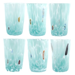 Set aus sechs Murano-Glas-Trinkbechern, hellblau, handgefertigt im Millefiori-Stil