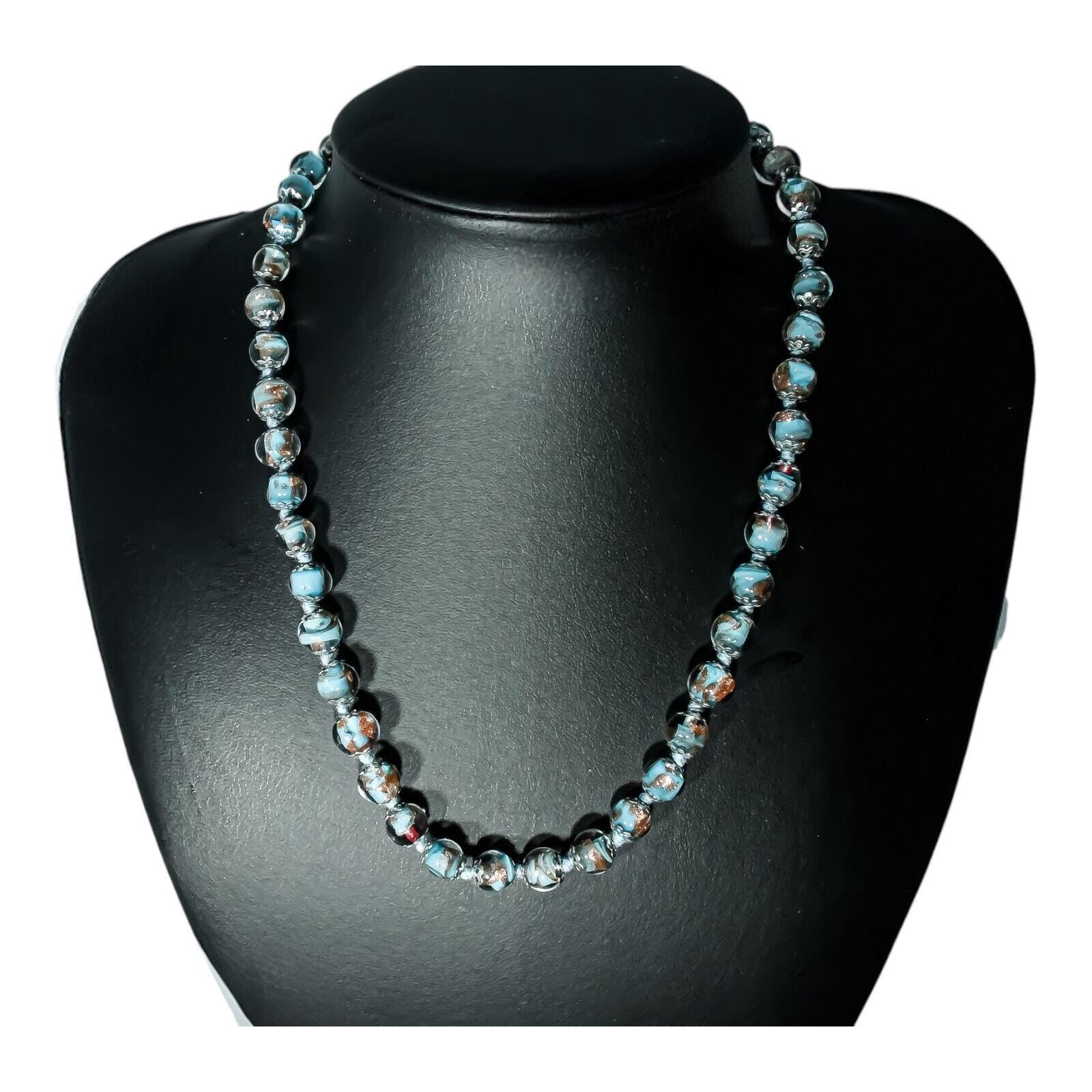 COLLANA VINTAGE IN PERLE DI VETRO ARTISTICO DI MURANO – Roclò Bottega Vintage