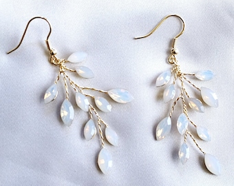 Vintage-Inspired Gold Moonstone Bridal Earrings, Opal Stone Bridesmaid Jewelry, Prom Dangle Earring , Photoshoot Accessory