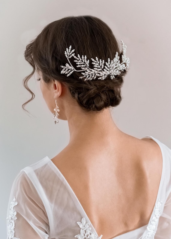 White Gold Leaf Pearl Cluster Hair Comb Vintage-Inspired Bridal Accessory Ceramic White Flowers Pearl Hair comb, Bridal Gold Finish  main image 4