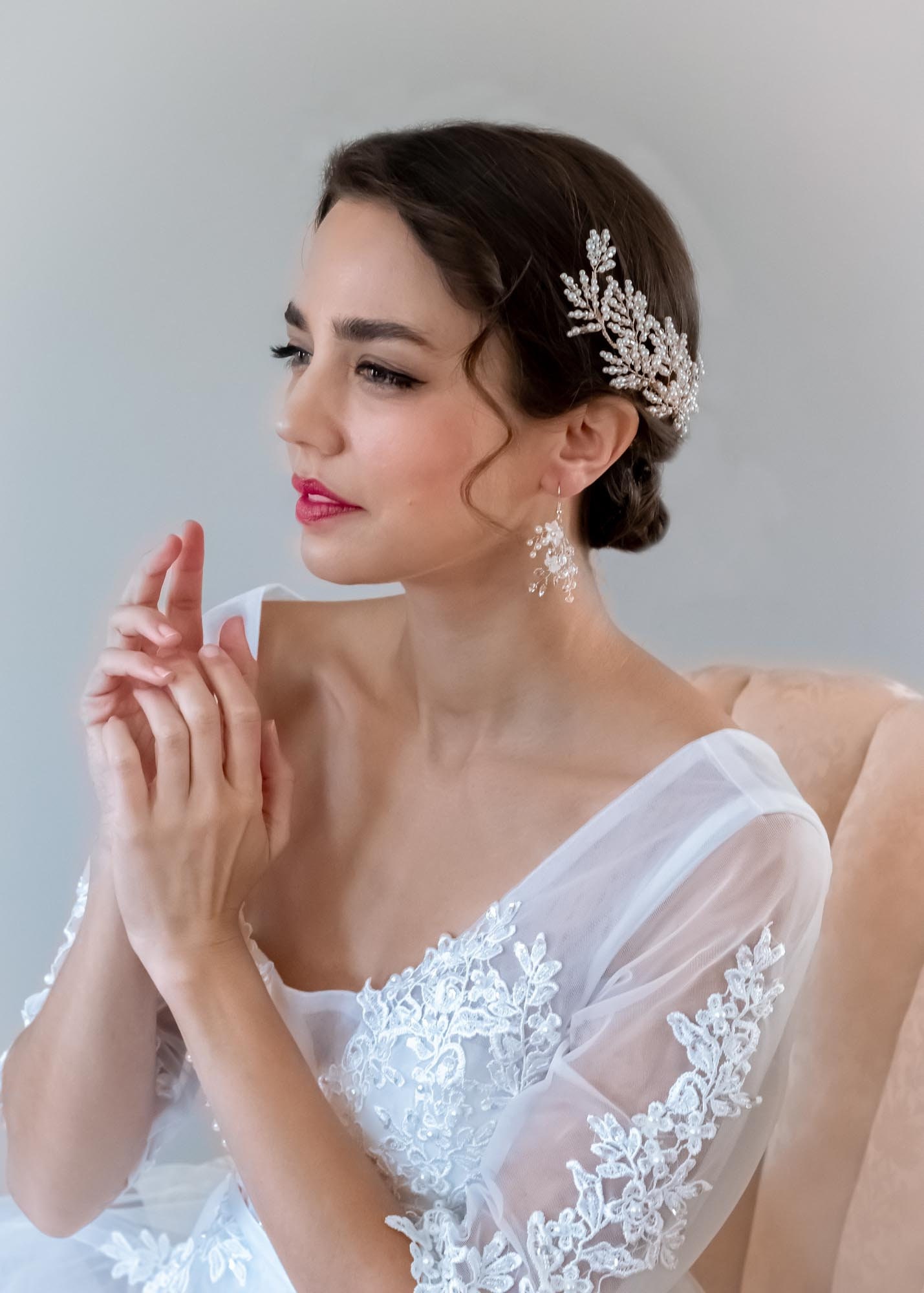 Vintage-inspired Pearl Cluster Bridal Hair Comb, Tiny Faux 