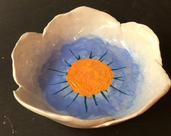 Blue large flower bowl 7"x7"