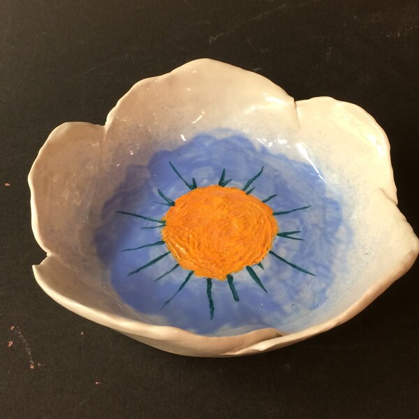 Blue flower bowl 7"x7"