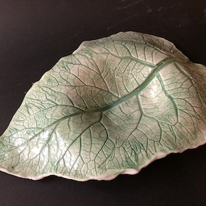 Leaf Platter 12"x8.5" green large