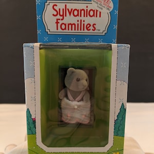 Original Vintage Sylvanian Families 1985-1987 Furry Forest Folk #2840 Assortment #2806 Poppy Evergreen w/ bottle and crib