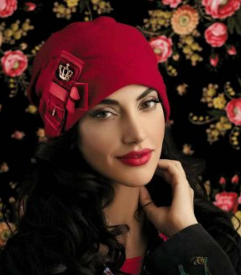 Wool hat royalty with brouch