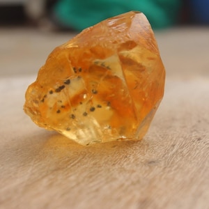 Citrine Rough Natural Polish Rough,Insect inside a Raw Citrine Rough Loose,Natural Gemstone,Citrine Loose Rough Making For Jewellry:R-136