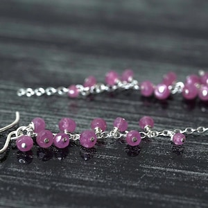 Natürliche Rosa Rubin Ohrringe, Rubin Cluster Baumeln Ohrringe, Zarte Rubin Sterling Silber Ohrringe