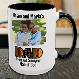 Personalized Father&#39;s Day Afrocentric Mug With Names and Photo of Kids or Grandkids, Christian Man Strong and Courageous Coffee Cup Gift