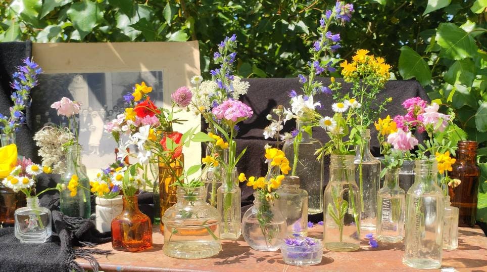 Anciens Flacons /Bouteilles /Fioles - Différentes Formes, Couleurs, Tailles...