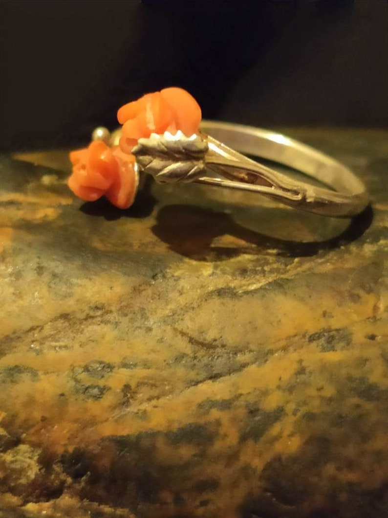 Tr\u00e8s Belle Bague Vintage Ancienne En Argent Massif 835 Et Roses De Corail Rose Sculpt\u00e9