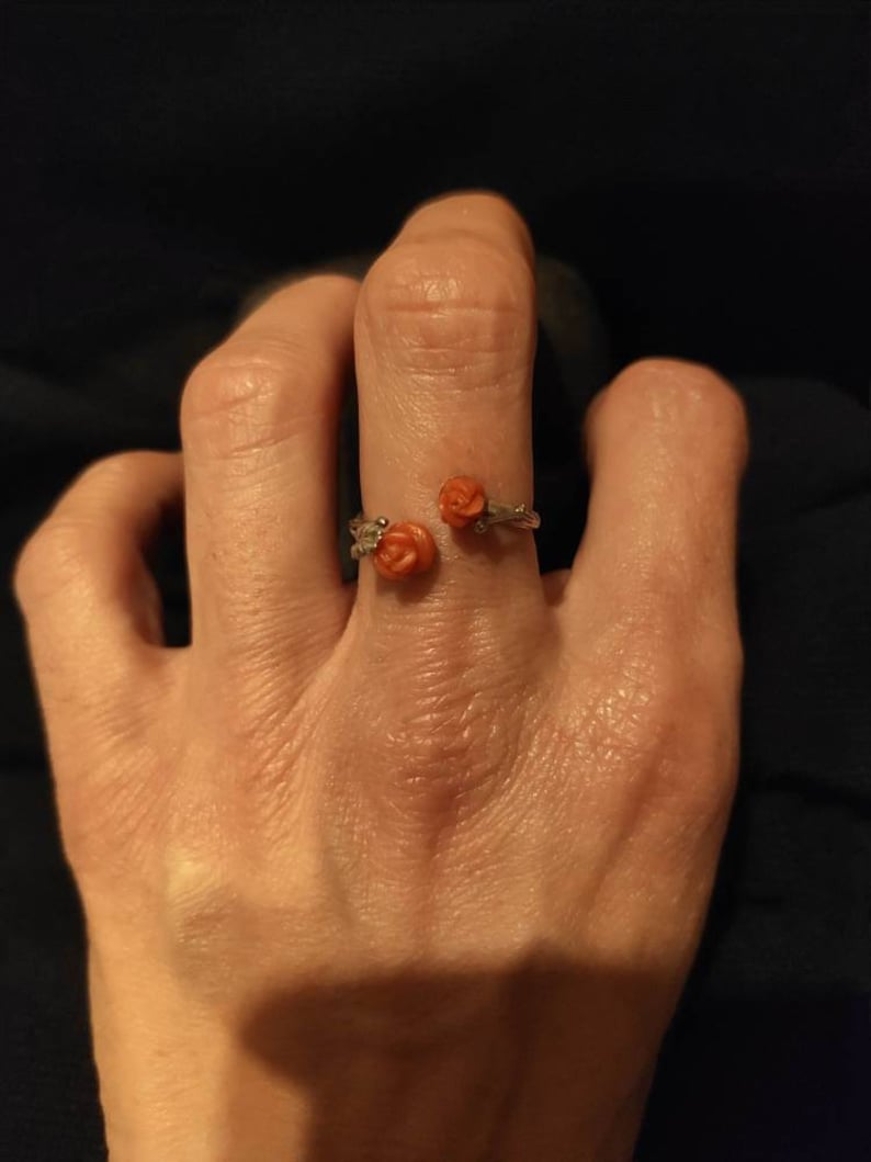 Tr\u00e8s Belle Bague Vintage Ancienne En Argent Massif 835 Et Roses De Corail Rose Sculpt\u00e9