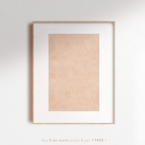 Puede incluir: Una impresión enmarcada con un fondo de color melocotón claro. La impresión está en un marco de madera sencillo. El texto "Buy 2 (or more) prints & get 1 FREE!" está en la parte inferior de la imagen.