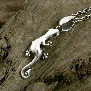 Gecko pendant