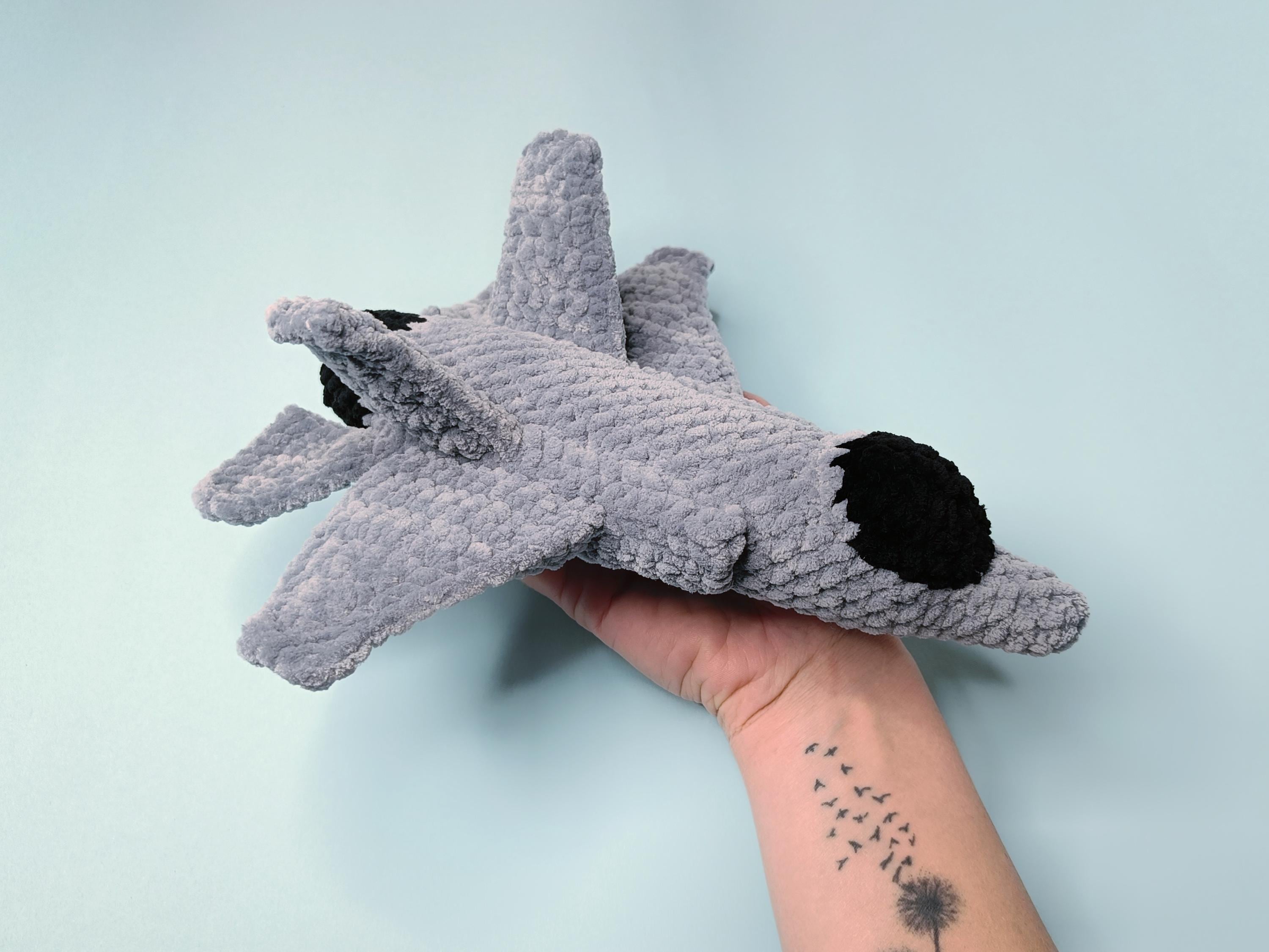 F-35のような飛行機のかぎ針編みパターン、飛行機の編みぐるみパターン