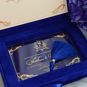 Hochzeitseinladungsbox - Royal Blau - Acryleinladung in Samtbox - Mit individuellem Hochzeitslogo oder Hochzeitsmonogramm