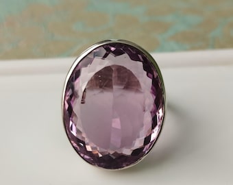Extra stor ametistring: Ovalslipad sterlingsilverring i statement-stil