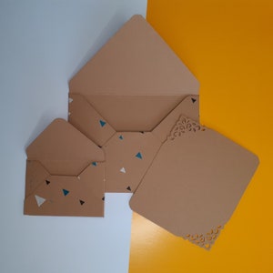 Conjunto de envelopes e papel de carta: "Triângulos" | envelopes e cartão | coleção Kraft, kit geométrico | minimalista, padrão simples, cor