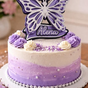 Personalisierter Caketopper –  Schmetterling  – Name   nach Wunsch