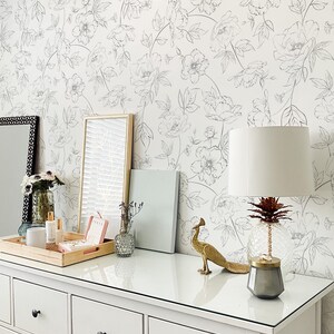 Dainty Floral Line Wallpaper. Peel and Stick and Traditional Wallpaper Options. Removable. Multiple Colours Available. 25". * bild 3
