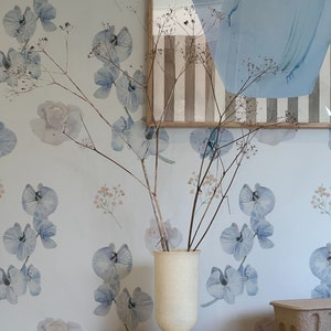 Papel de parede de orquídea sonhadora. Opções de papel de parede tradicional e descascado e colado. Removível. Parede de destaque. *