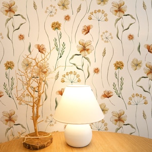 Papier peint floral à lueur chaude. Options de papier peint autocollant ou traditionnel. Amovible. *